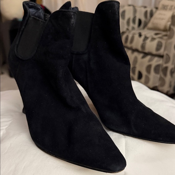 Elegant Black Ankle Booties - Picture 1 of 6